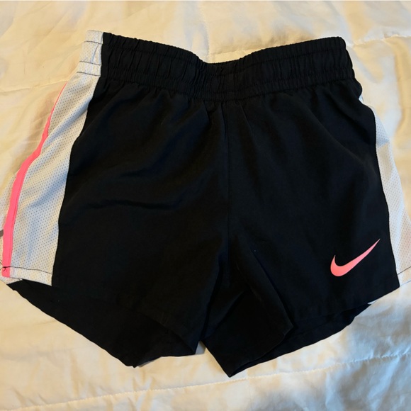 Girls Nike Shorts - Picture 1 of 5
